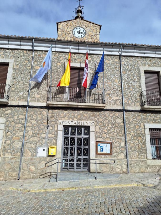 Hostal El Patio Restaurante San Bartolomé de Pinares Екстериор снимка